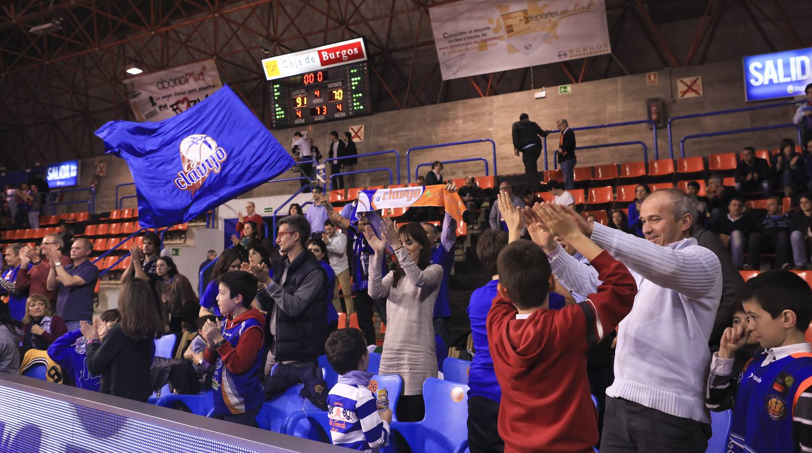 Pasión en la cancha y entre el público durante el Burgos-Cocinas.com (II)