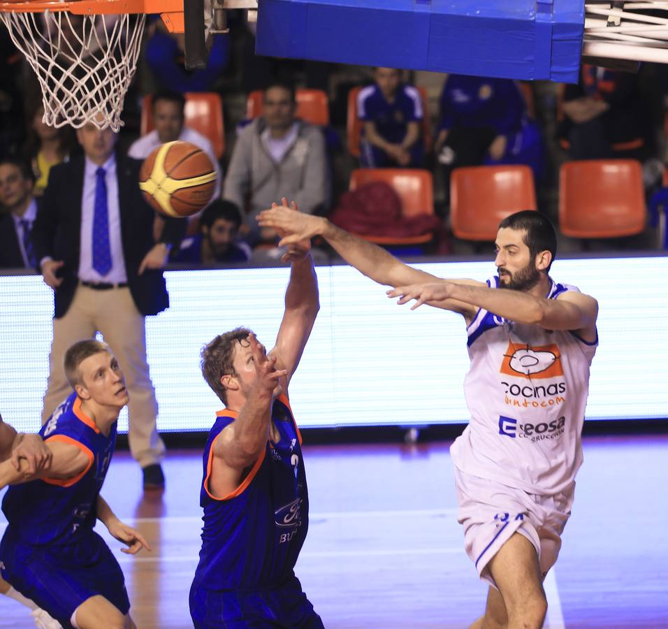 Pasión en la cancha y entre el público durante el Burgos-Cocinas.com (II)