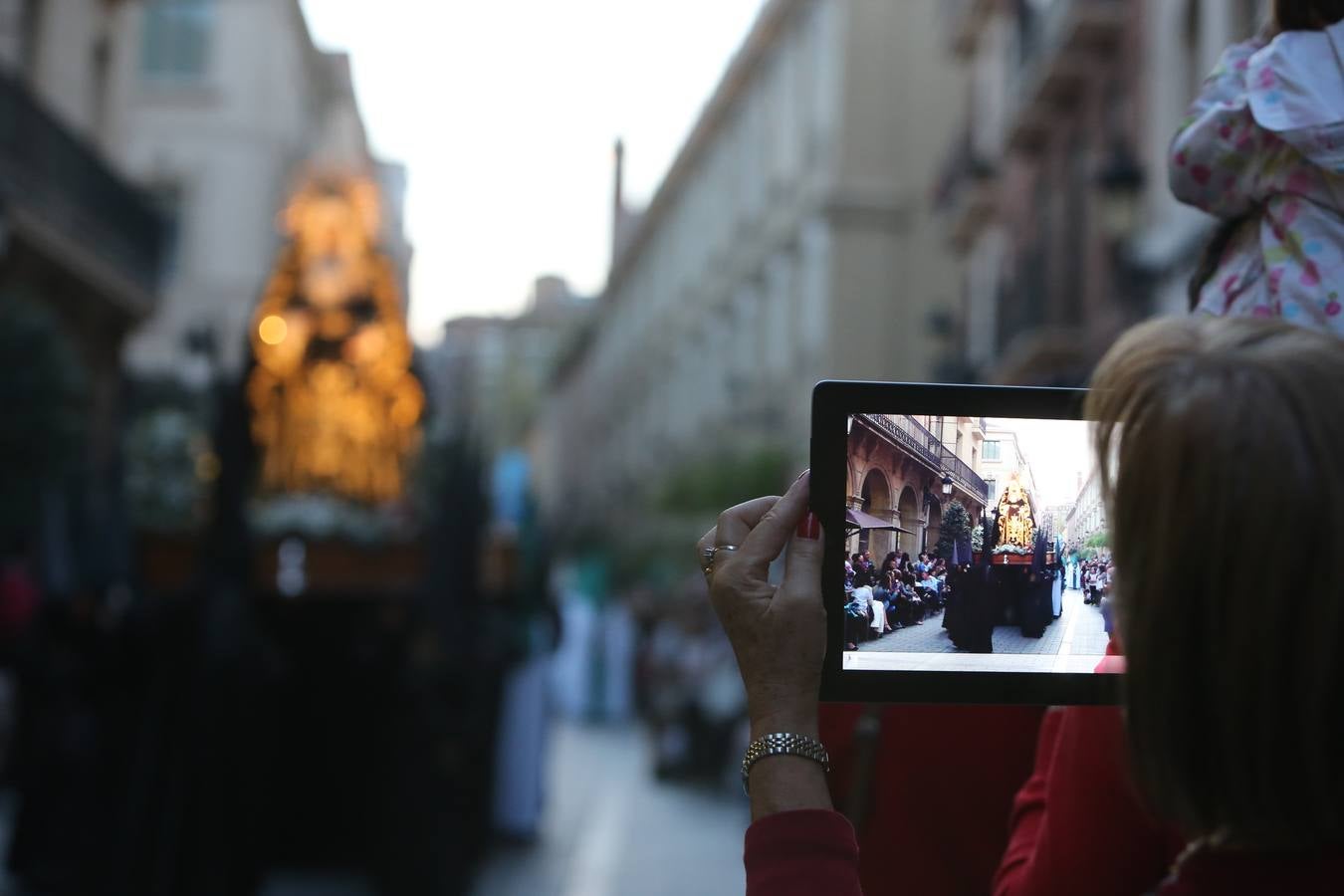 La cofradía de la Santa Cruz procesionó con el Santo Rosario del Dolor