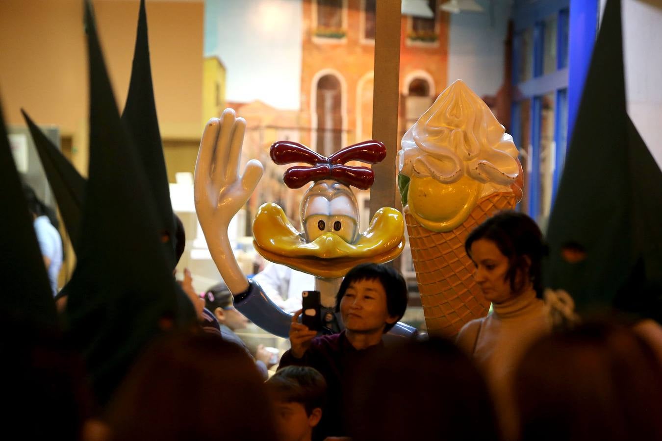 La cofradía de la Santa Cruz procesionó con el Santo Rosario del Dolor