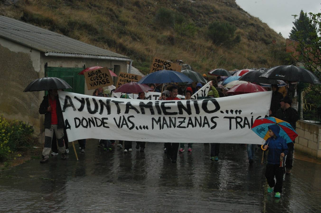 Manifestación de Ochánduri contra su alcalde