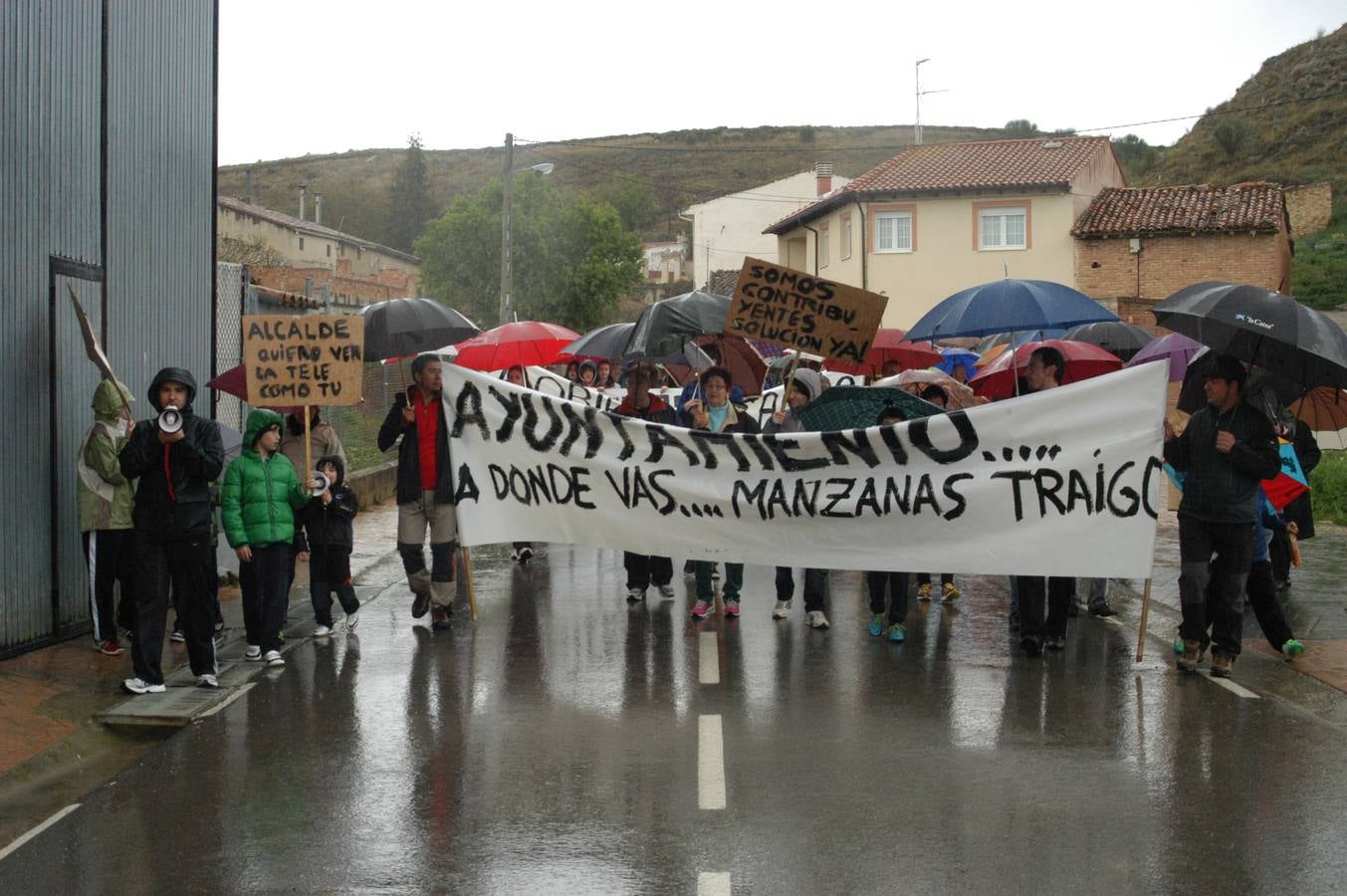 Manifestación de Ochánduri contra su alcalde