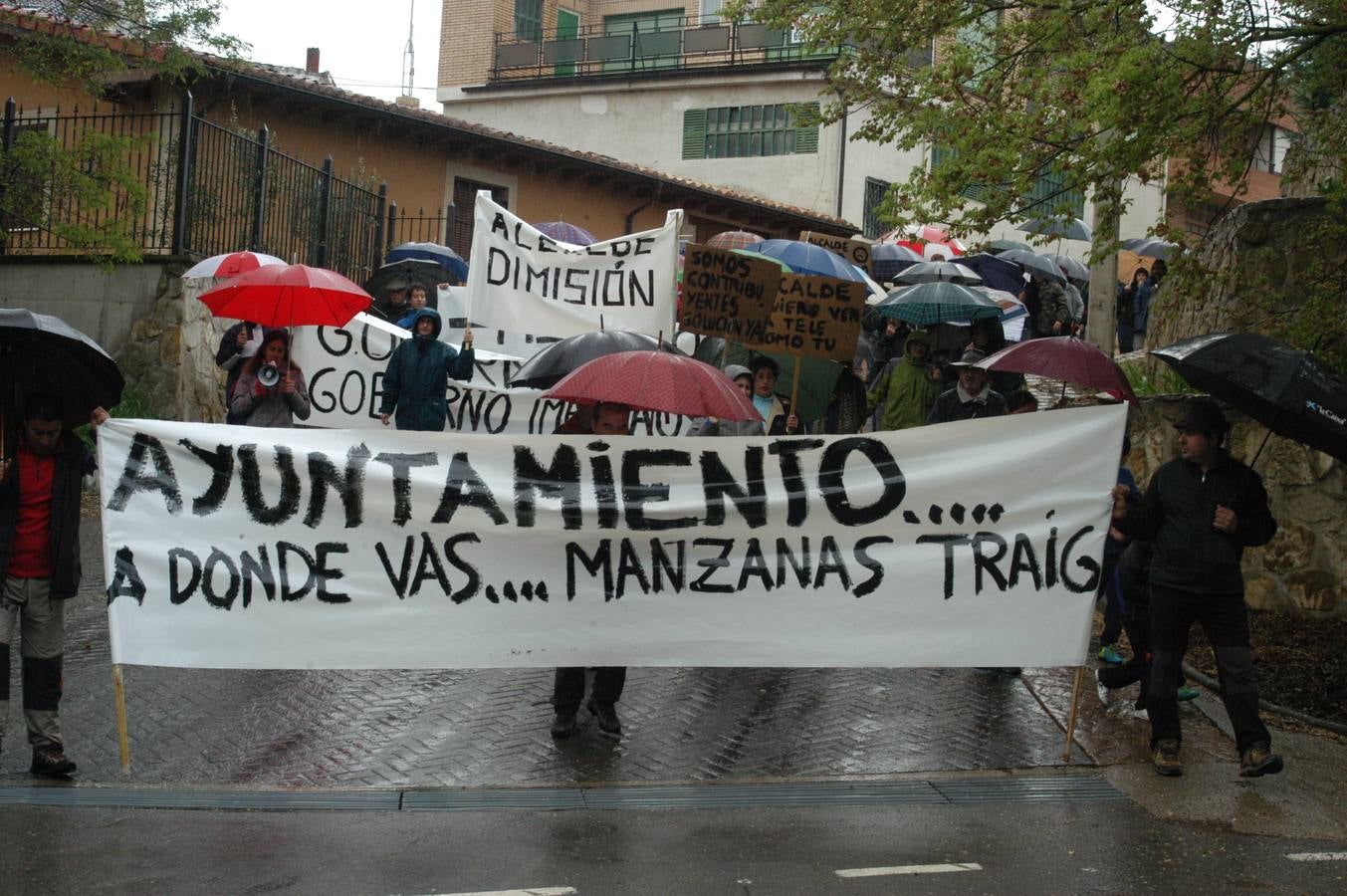 Manifestación de Ochánduri contra su alcalde