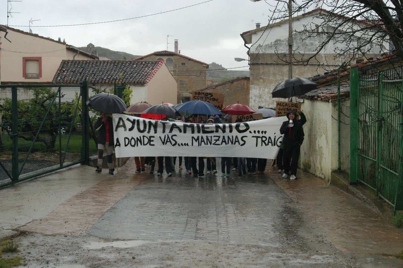 Manifestación de Ochánduri contra su alcalde