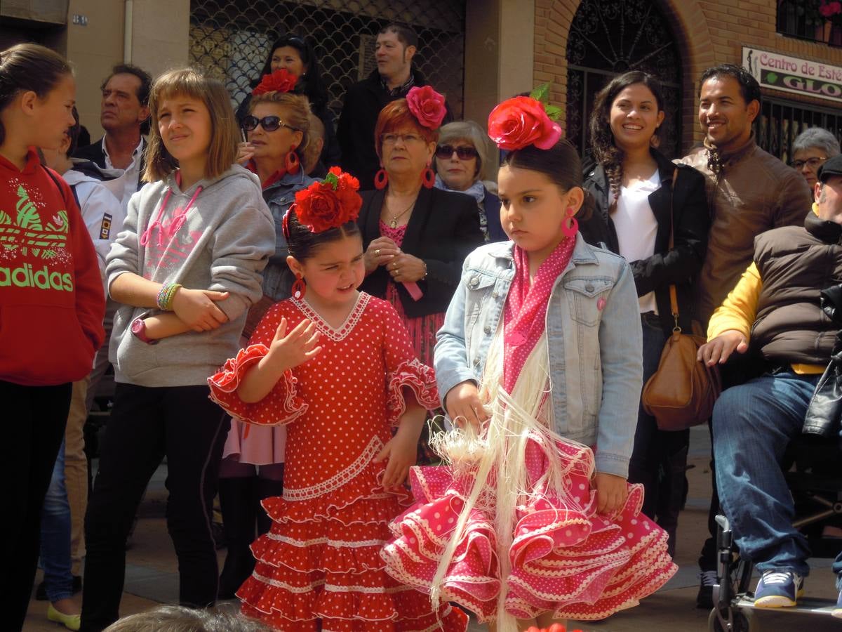 Los rinconeros bailan por sevillanas