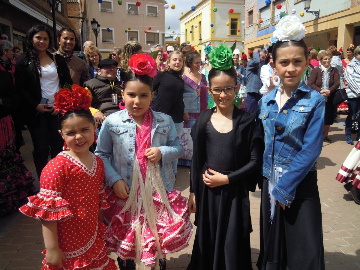 Los rinconeros bailan por sevillanas