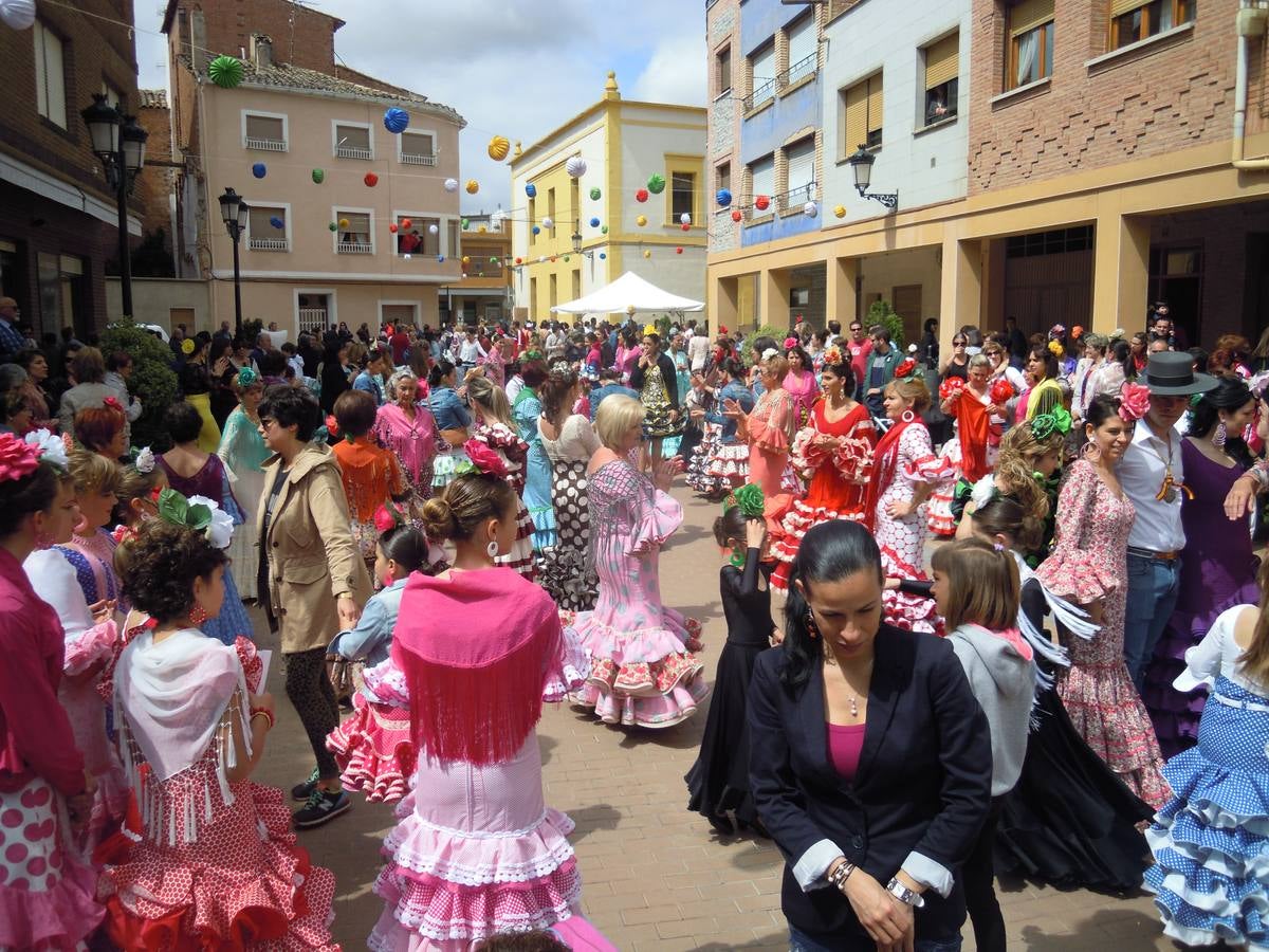 Los rinconeros bailan por sevillanas