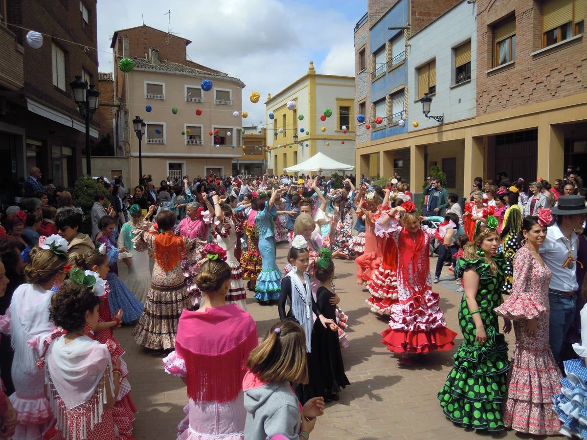 Los rinconeros bailan por sevillanas