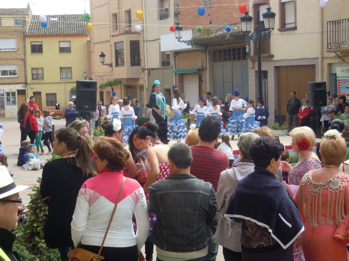 Los rinconeros bailan por sevillanas