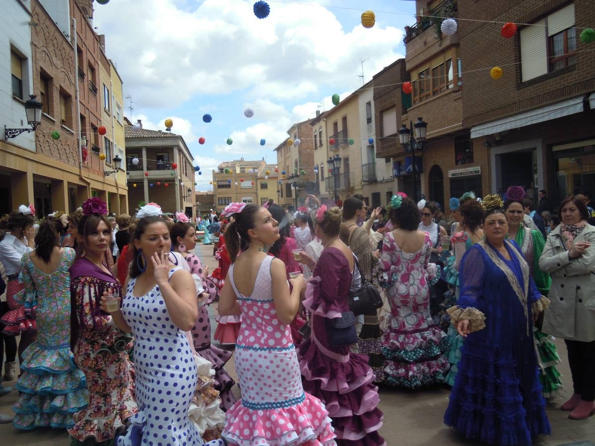 Los rinconeros bailan por sevillanas