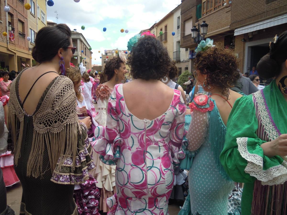 Los rinconeros bailan por sevillanas