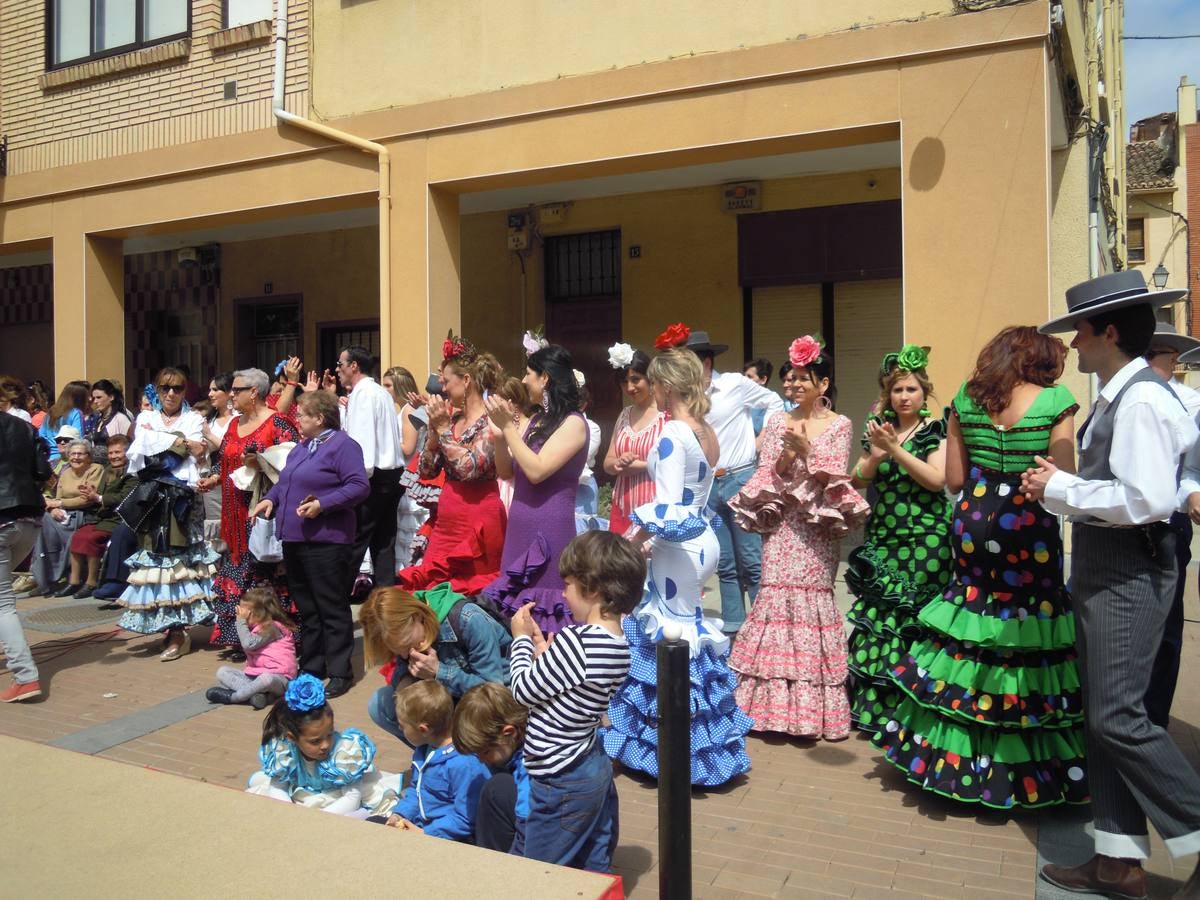 Los rinconeros bailan por sevillanas