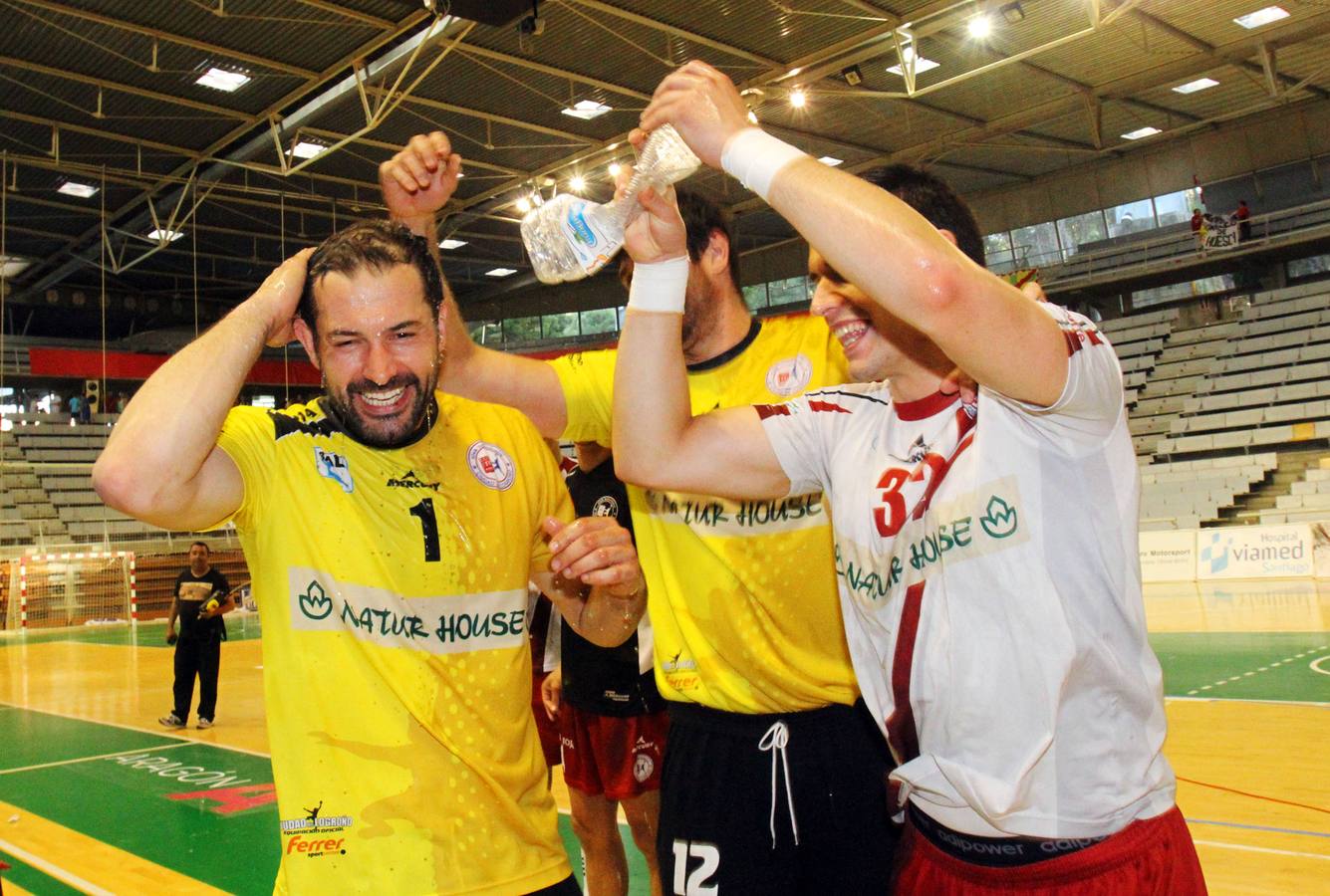 El Naturhouse celebra la victoria ante el Huesca que le da el pase a la Champions