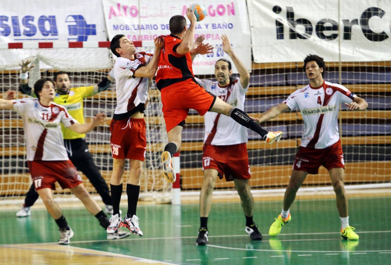 El Naturhouse celebra la victoria ante el Huesca que le da el pase a la Champions