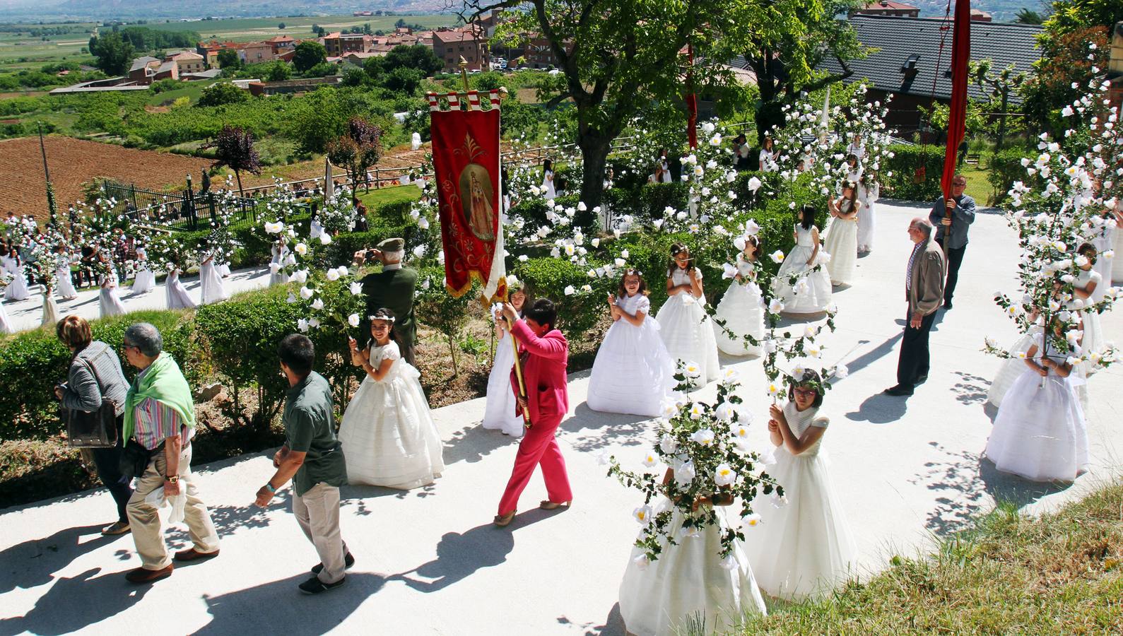 Las Doncellas procesionan en Sorzano