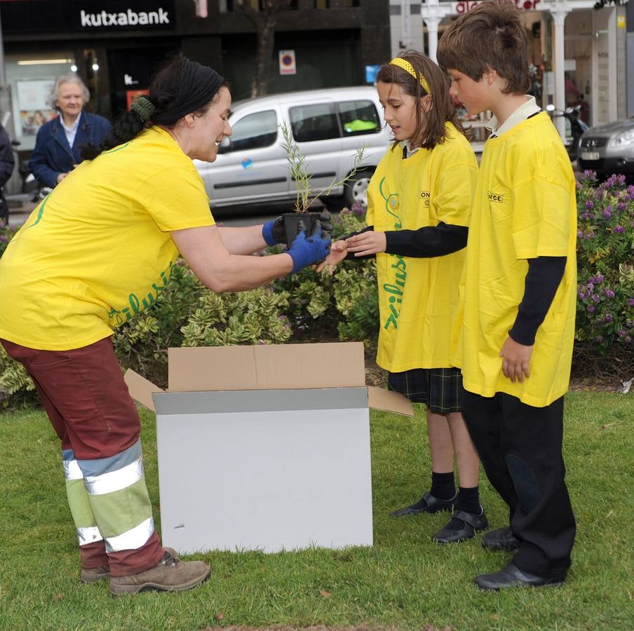 Escolares del Colegio Salesianos Los Boscos siembran la &#039;Planta de la Ilusión&#039;