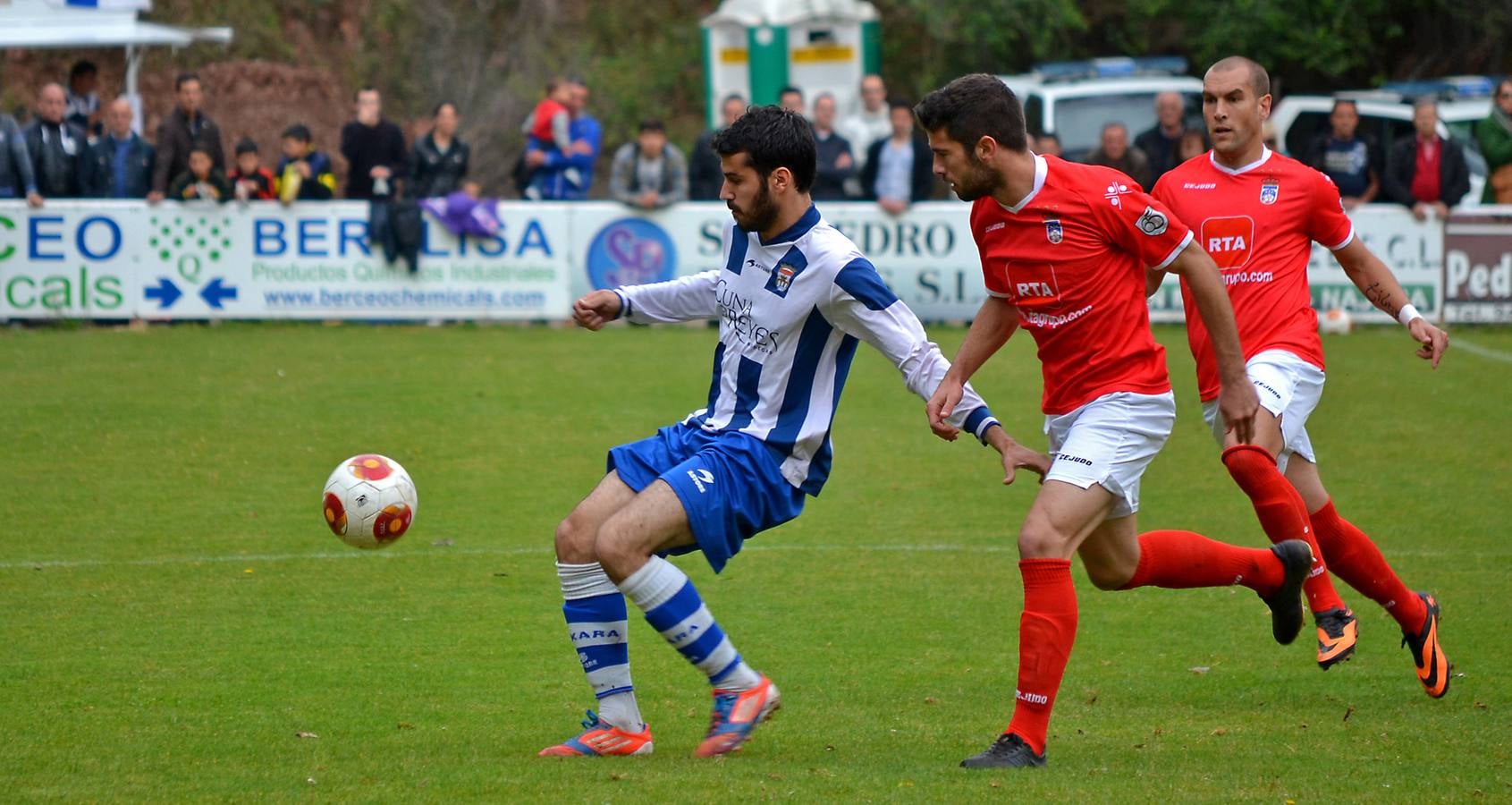 La afición y el partido en el Náxara-Puertollano