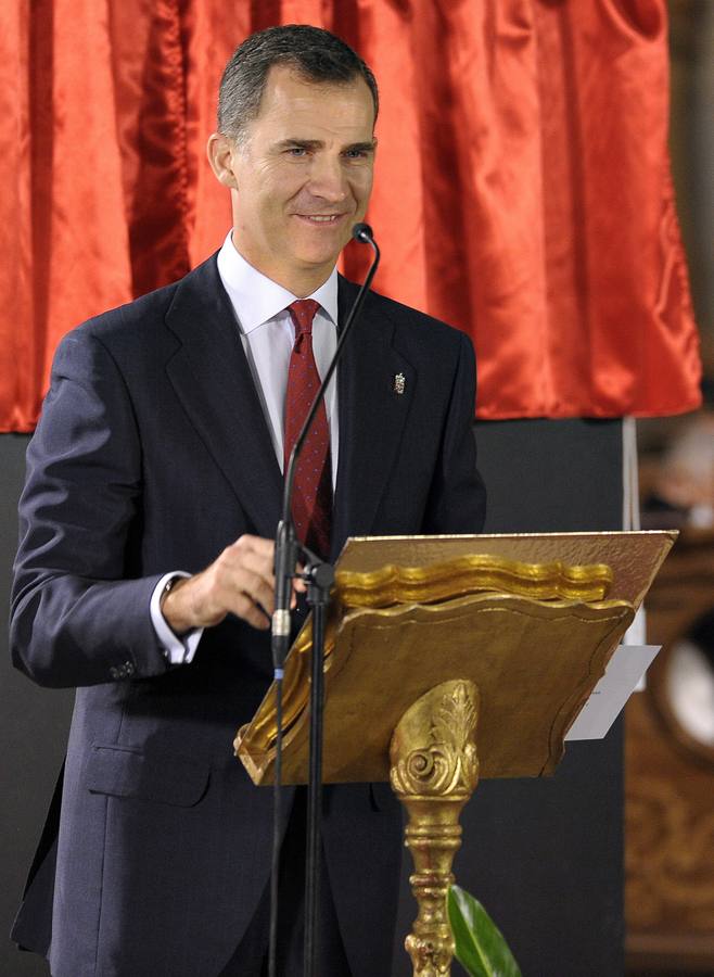 Los Príncipes de Asturias entregan el Premio Príncipe de Viana al historiador Tarsicio de Azcona