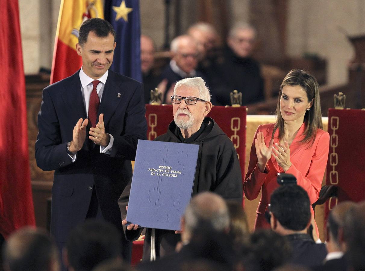 Los Príncipes de Asturias entregan el Premio Príncipe de Viana al historiador Tarsicio de Azcona