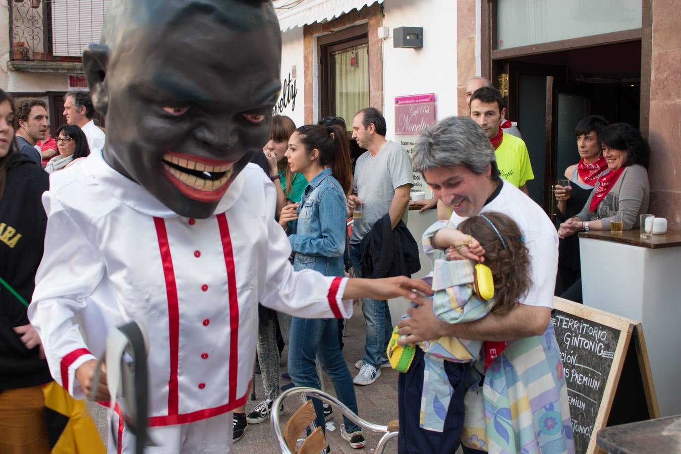 Primer día de las fiestas por Santa Bárbara en Ezcaray