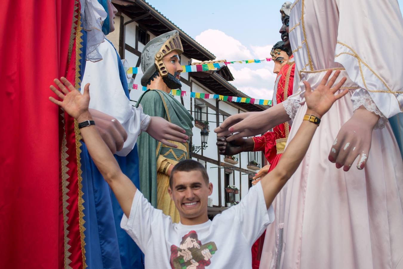 Primer día de las fiestas por Santa Bárbara en Ezcaray