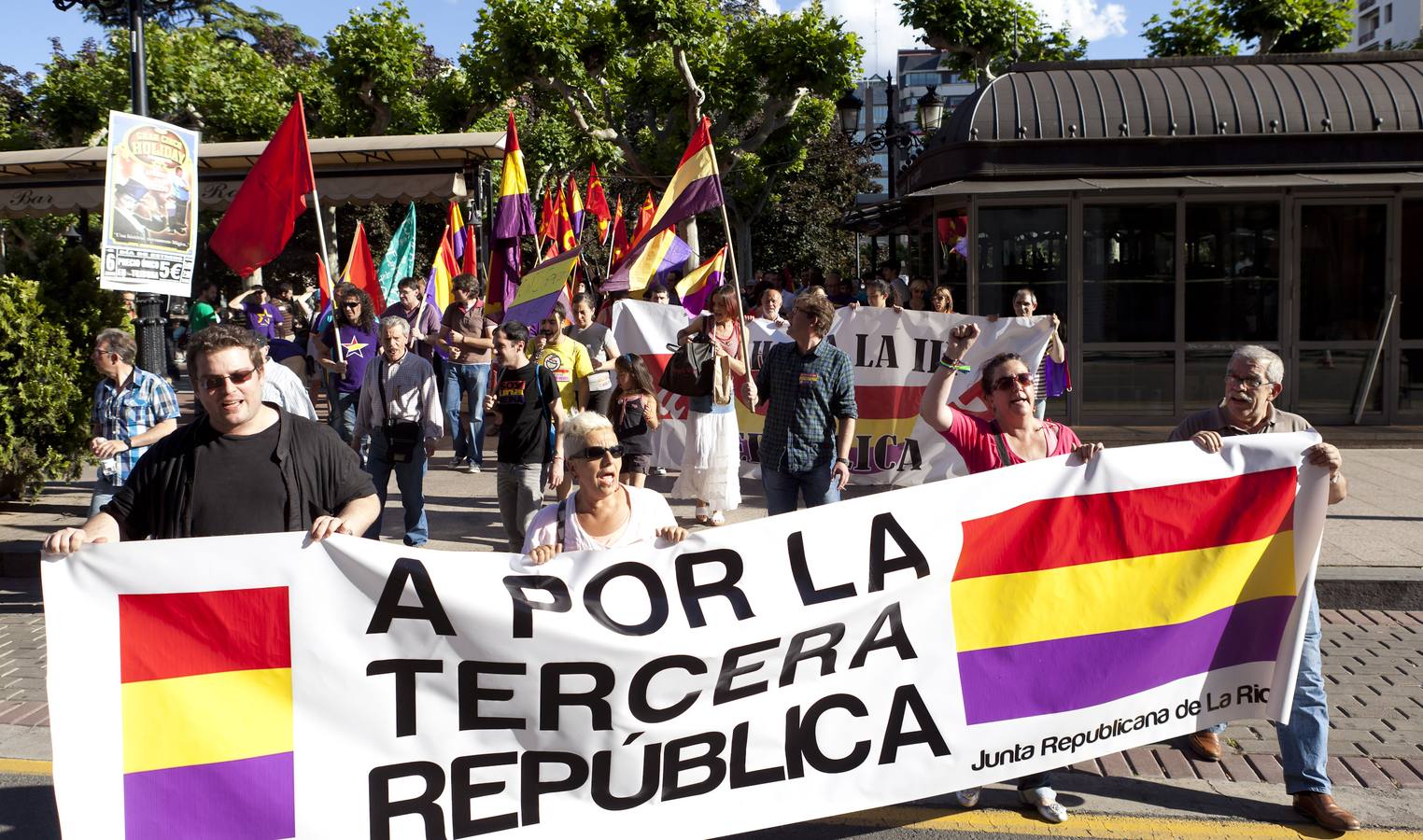 Unas 400 personas se reúnen en Logroño &#039;por la consulta ciudadana&#039; sobre la República