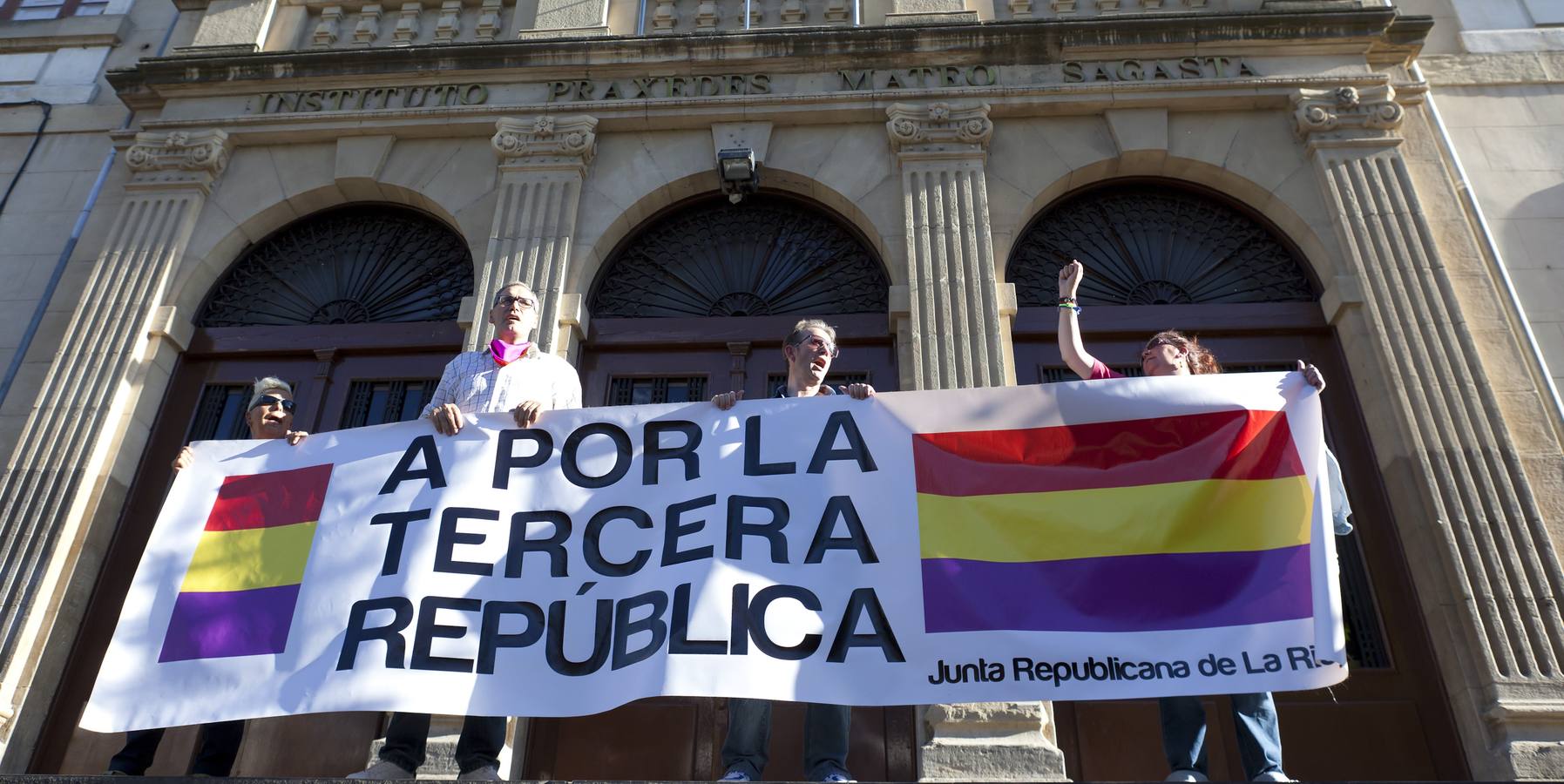 Unas 400 personas se reúnen en Logroño &#039;por la consulta ciudadana&#039; sobre la República