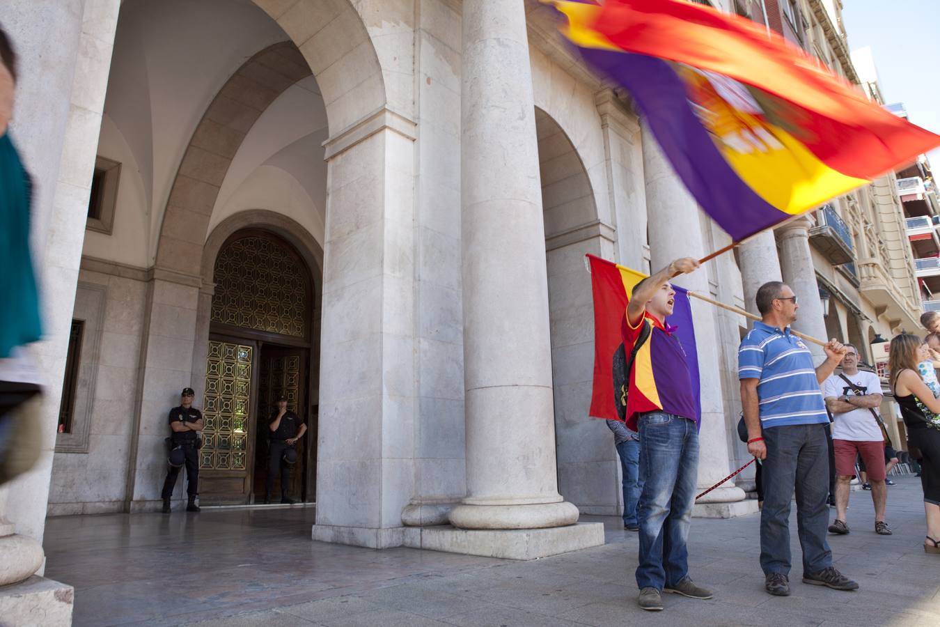 Unas 400 personas se reúnen en Logroño &#039;por la consulta ciudadana&#039; sobre la República