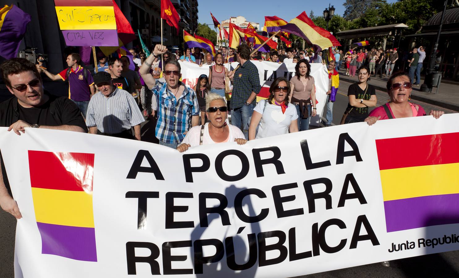 Unas 400 personas se reúnen en Logroño &#039;por la consulta ciudadana&#039; sobre la República