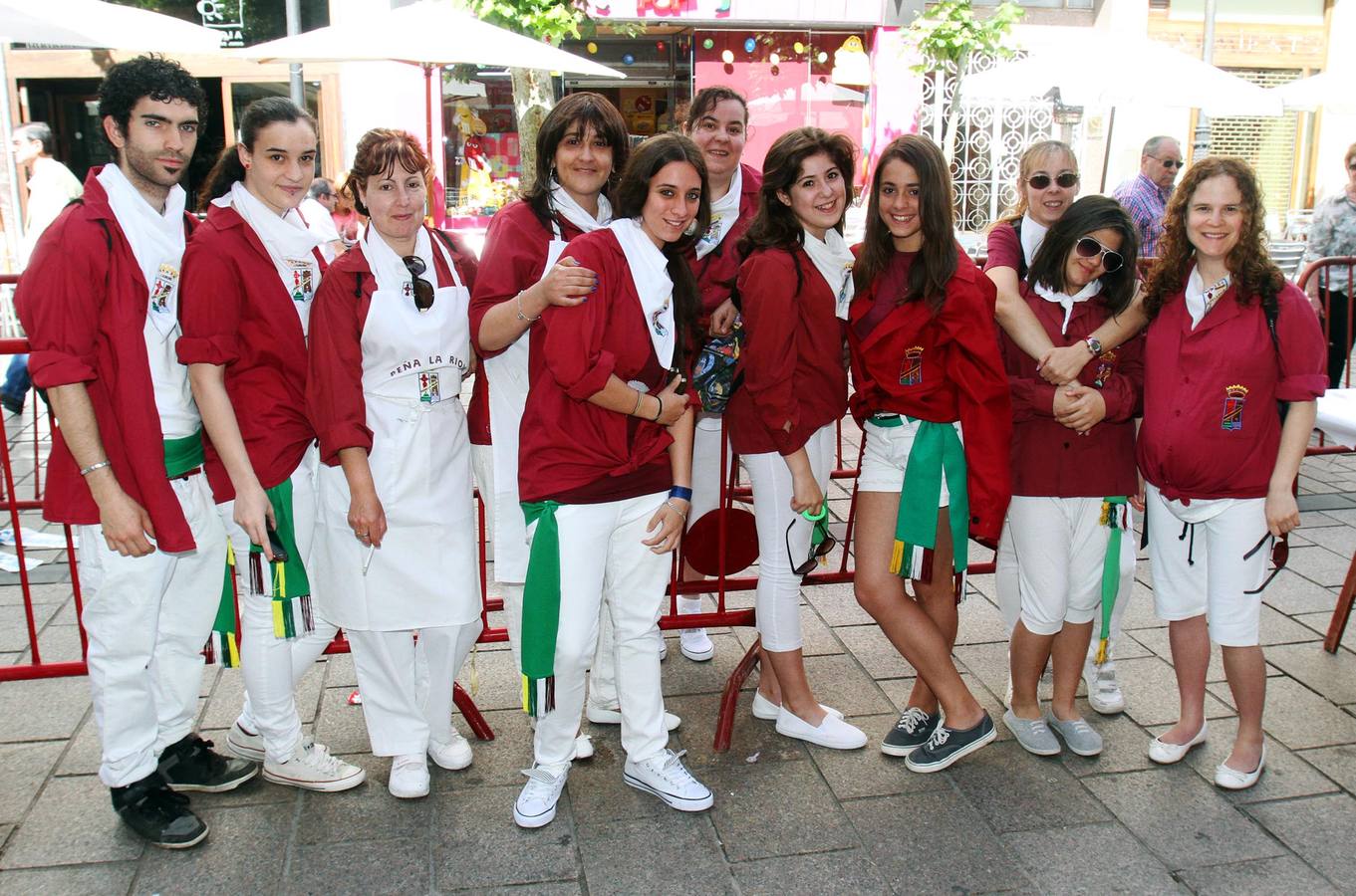 Los logroñeses disfrutan de las degustaciones, un clásico de las fiestas
