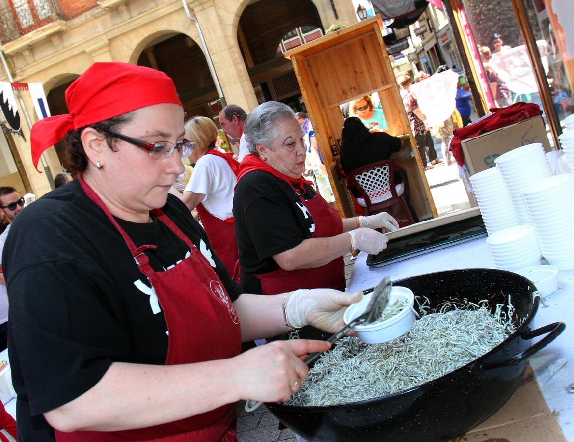 Los logroñeses disfrutan de las degustaciones, un clásico de las fiestas