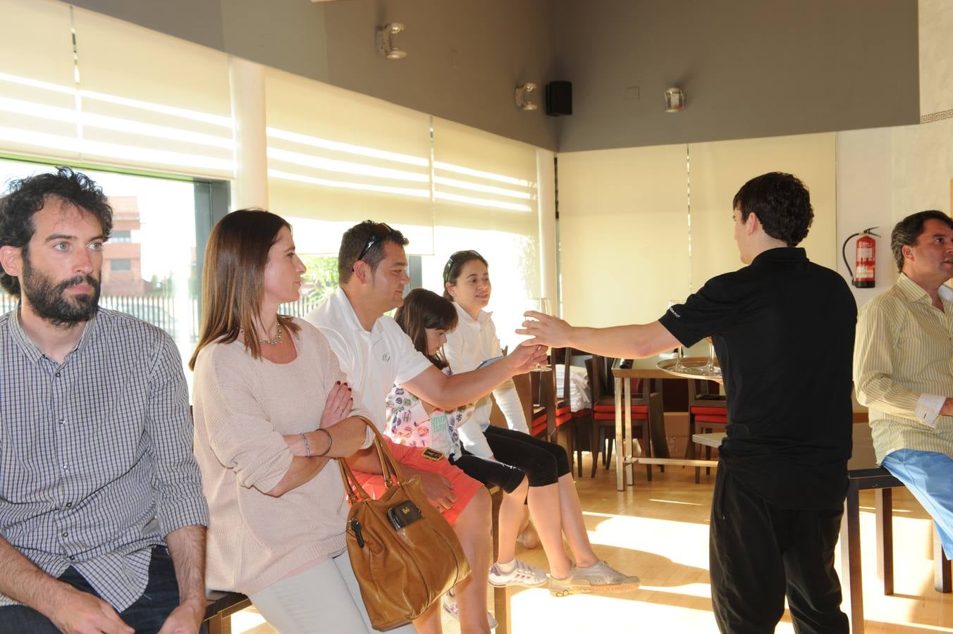 El público disfrutó una copa de vino al final del Torneo Marqués de Riscal