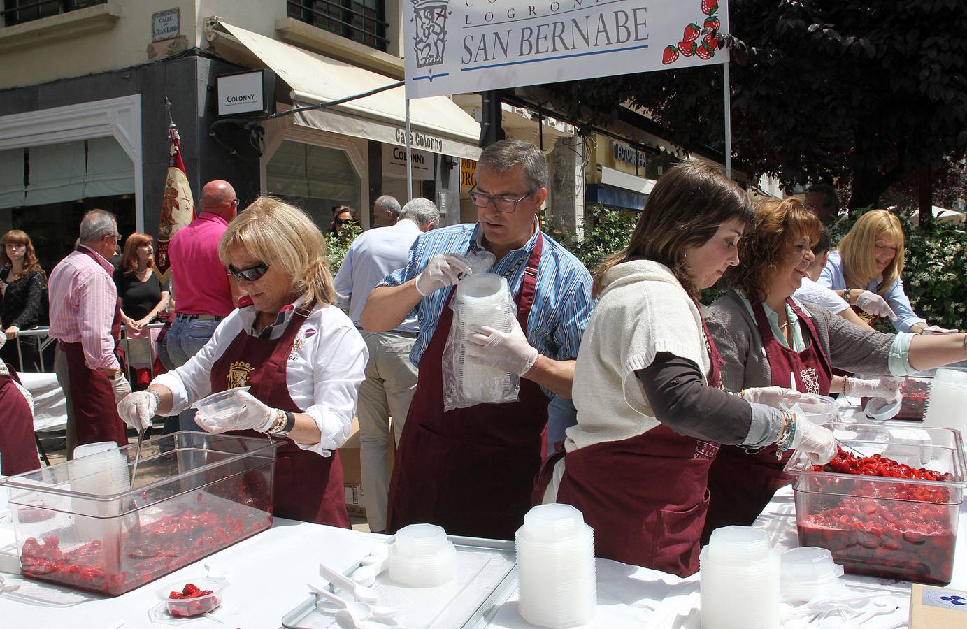 Degustación de fresas con vino en la calle Juan Lobo