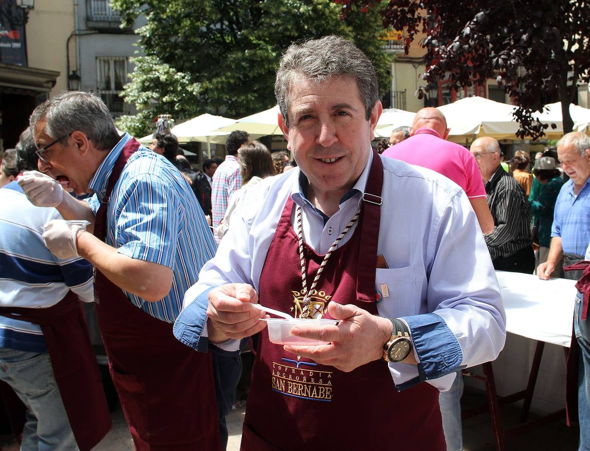 Degustación de fresas con vino en la calle Juan Lobo