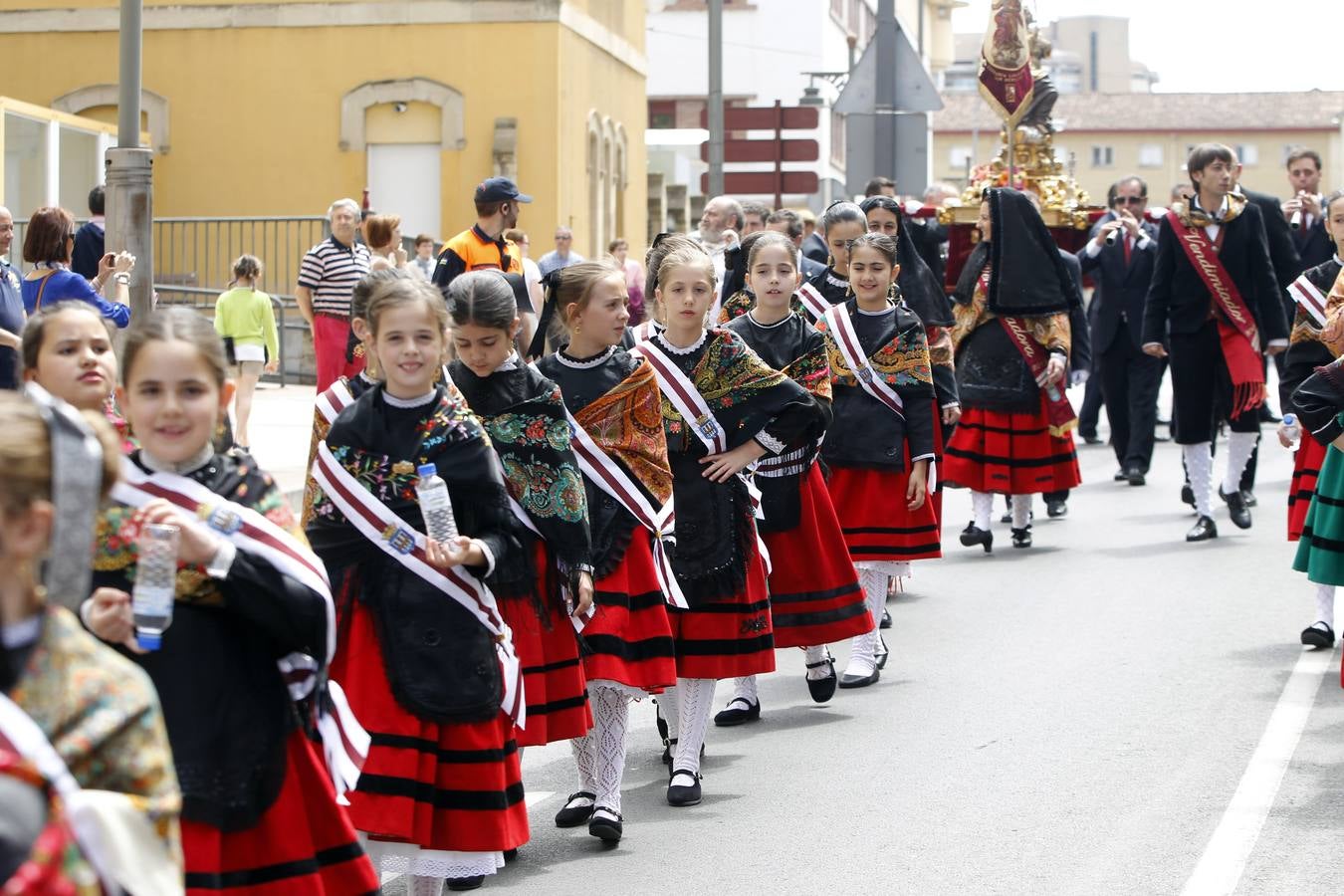 Procesión y banderazos por san Bernabé