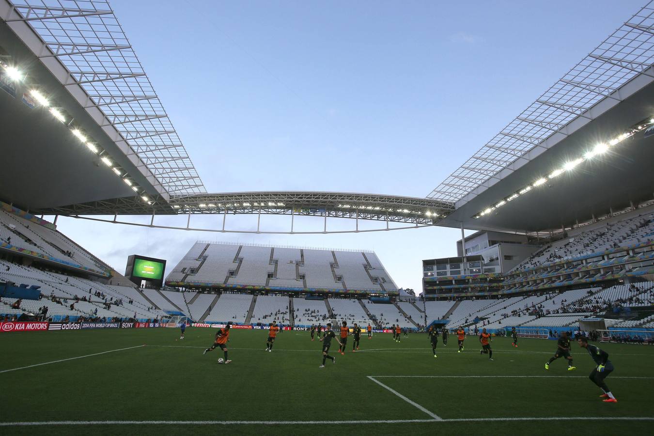 El Arena Corinthians de Sao Paulo acoge la sesion de entrenamiento de Brasil. La selección anfitriona se enfrentará a Croacia en el partido innaugural