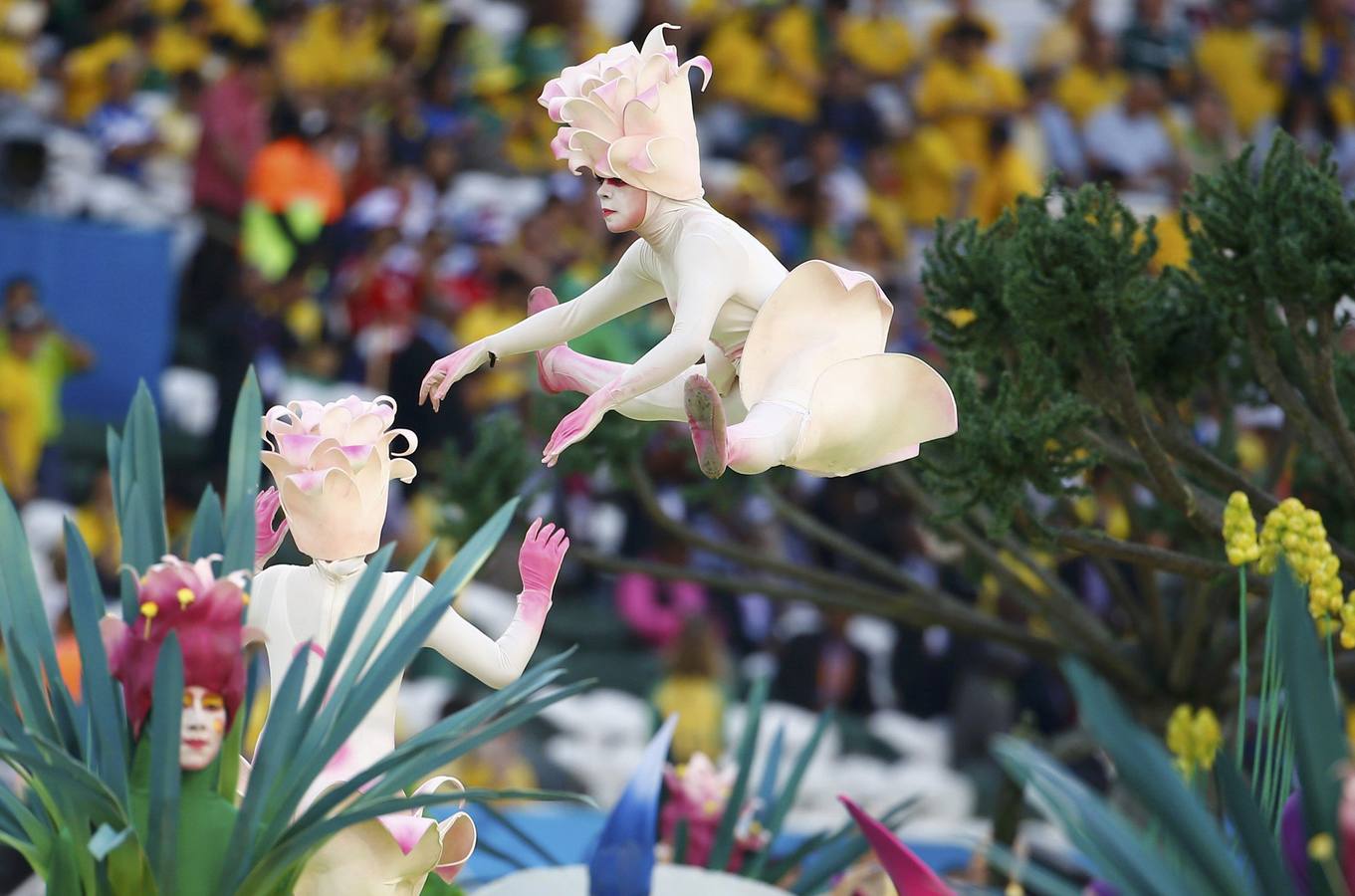 Una inauguración colorista, con mucha naturaleza y fútbol