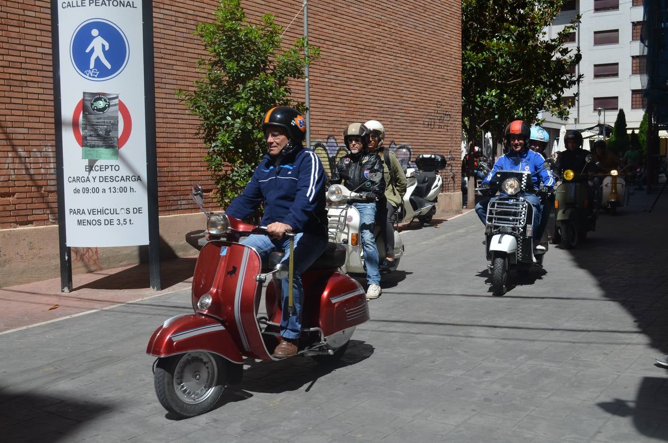Calahorra disfruta de una concentración de scooters