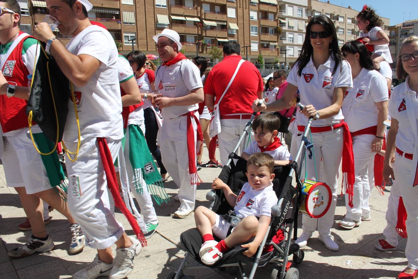 Pasacalles de la Concentración de Peñas en Arnedo