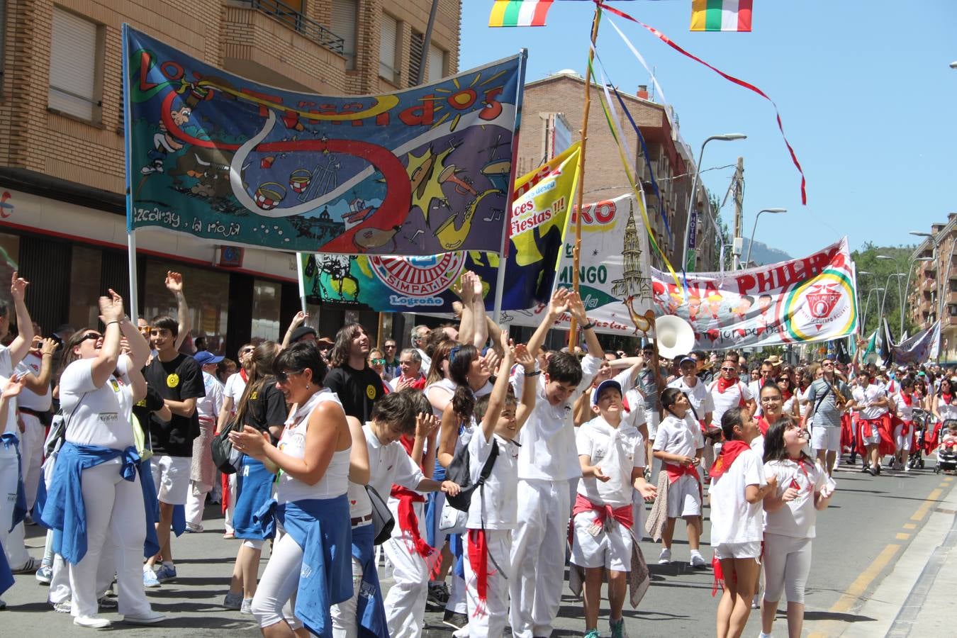 Pasacalles de la Concentración de Peñas en Arnedo