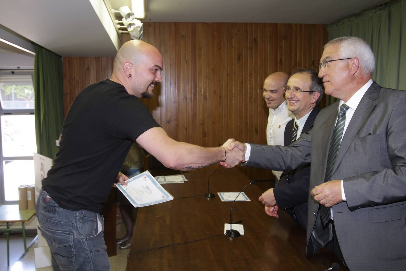 Entrega de diplomas del I Curso de Mantenimiento Básico de Bodegas (y II)