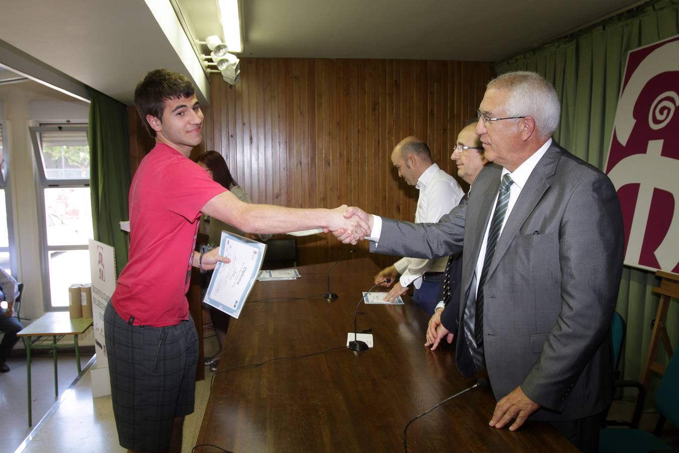 Entrega de diplomas del I Curso de Mantenimiento Básico de Bodegas (y II)