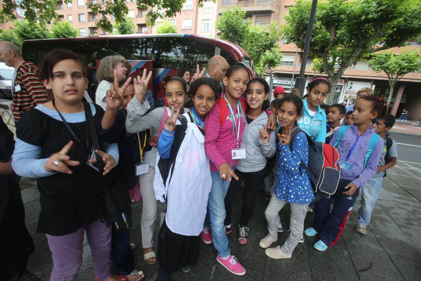 Las familias riojanas se encuentran con los niños saharauis que acogerán este verano