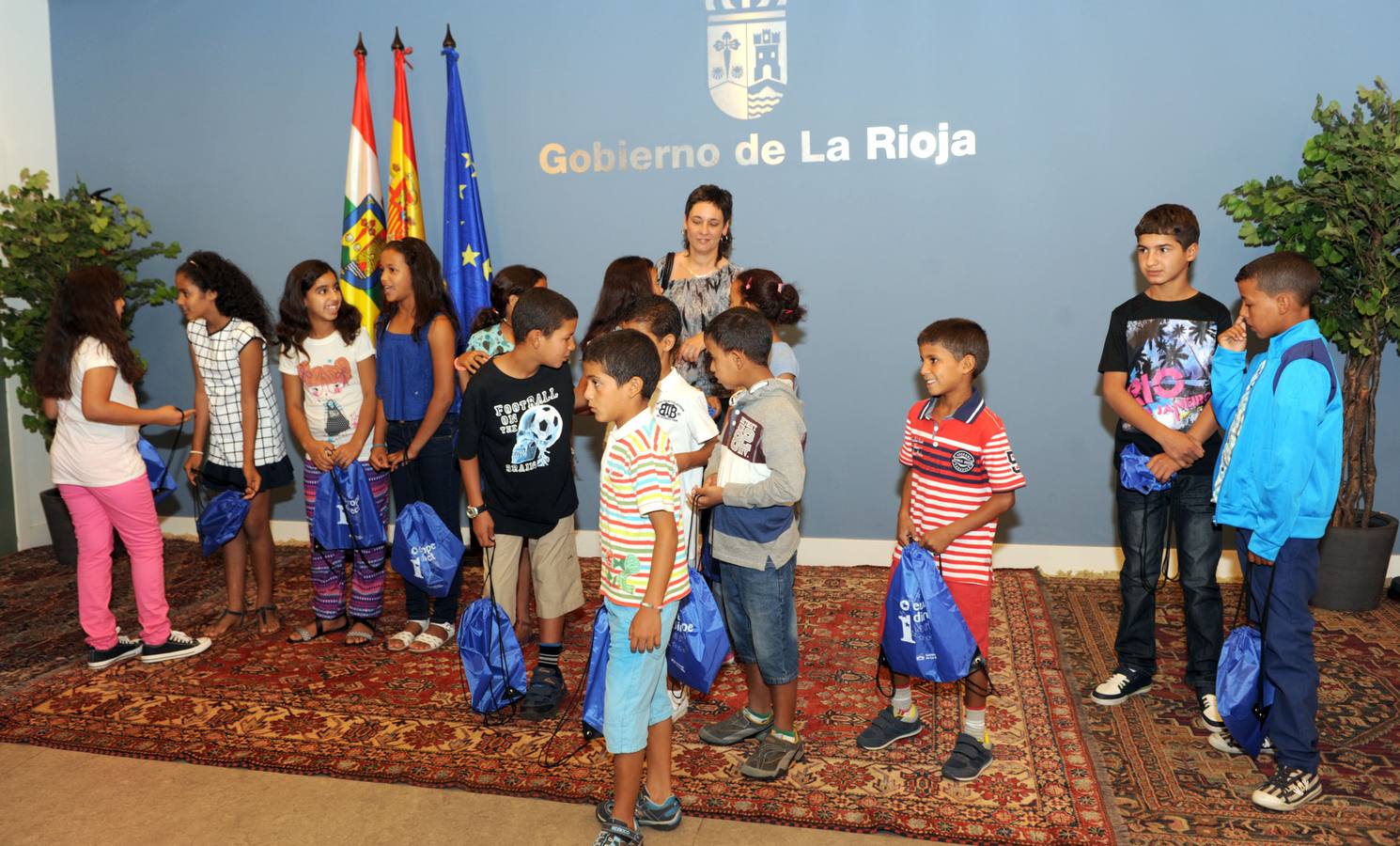 Encuentro entre Sanz y los niños saharauis