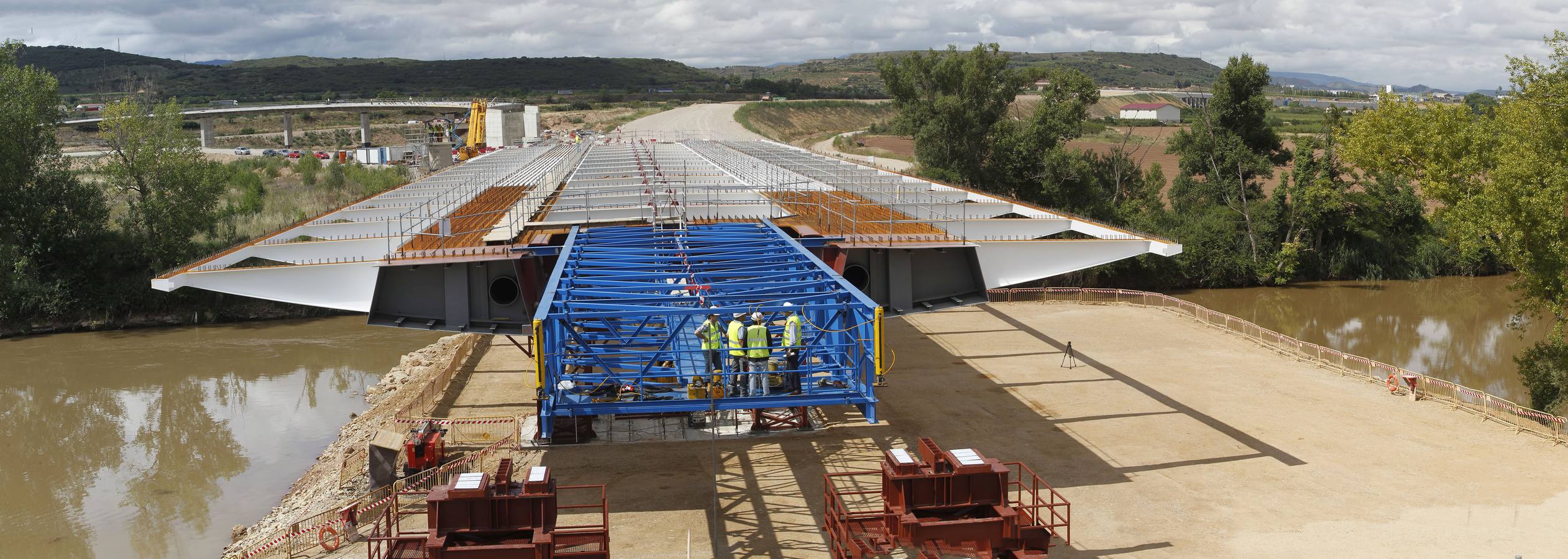 La A-12 salta el Ebro