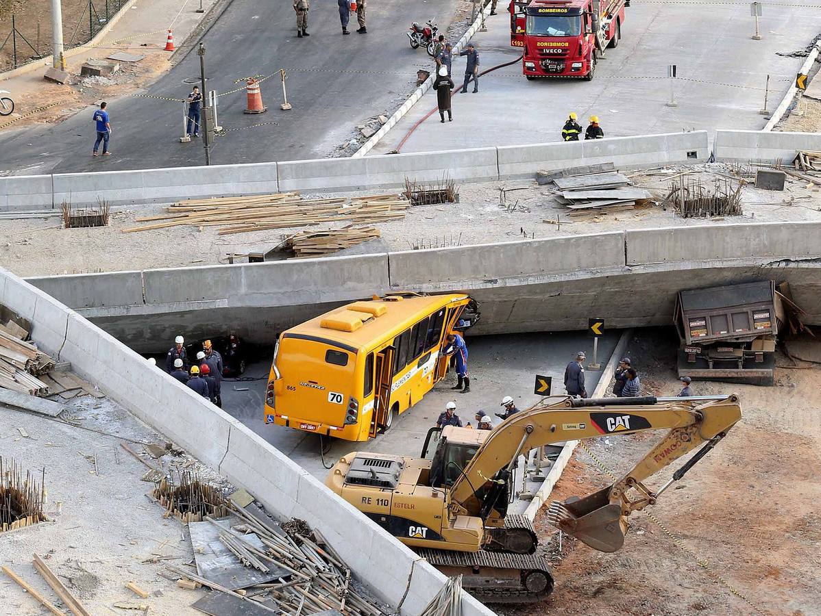 Derrumbe de un viaducto en Belo Horizonte