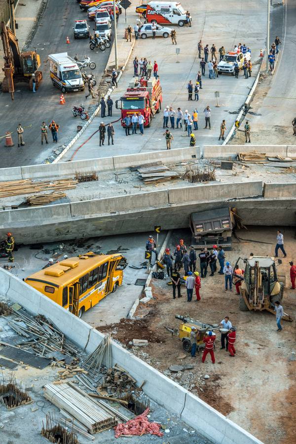 Derrumbe de un viaducto en Belo Horizonte