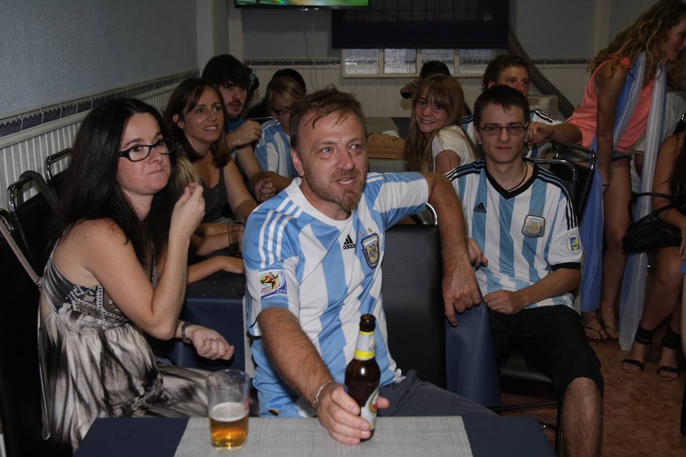 Argentinos en Logroño celebran el pase de su selección a semifinales