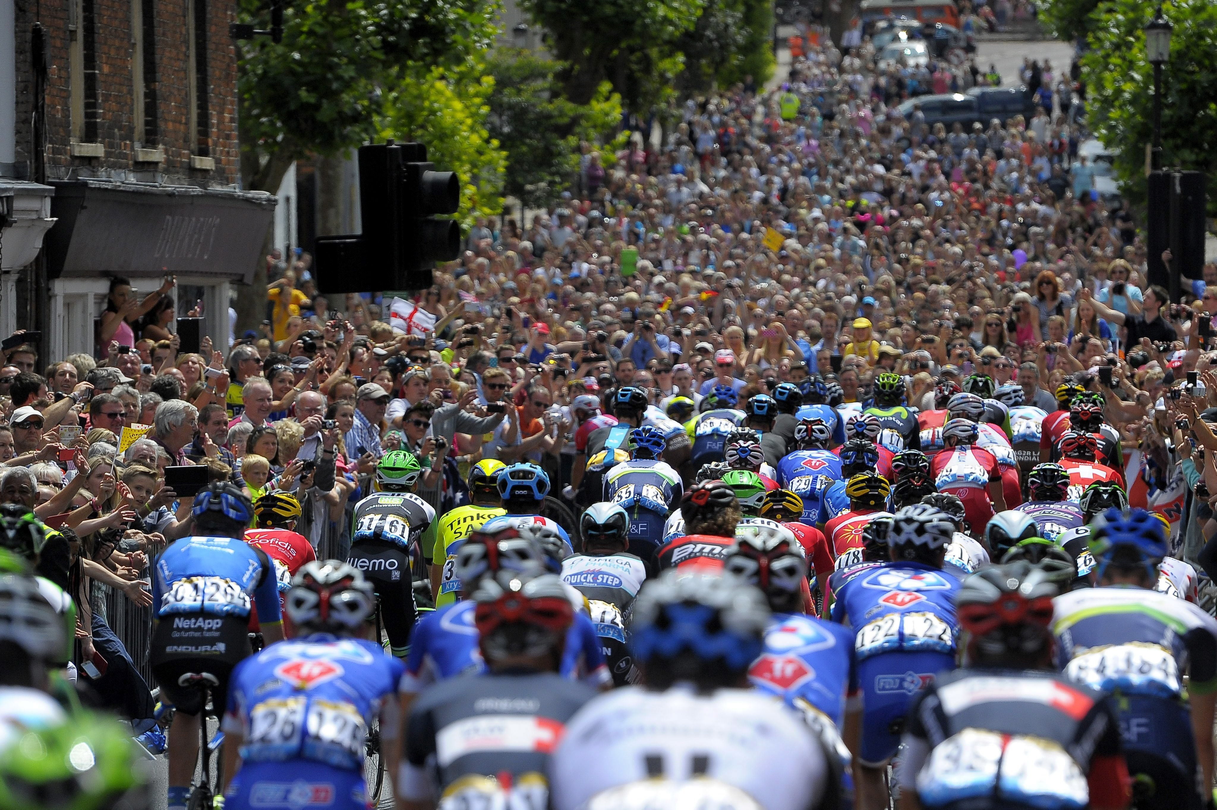 Pelotón, durante la tercera etapa.