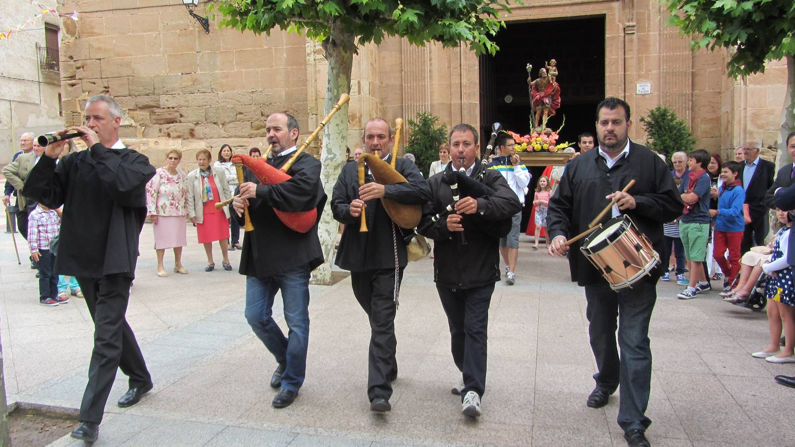 Entrena honra a San Cristobal